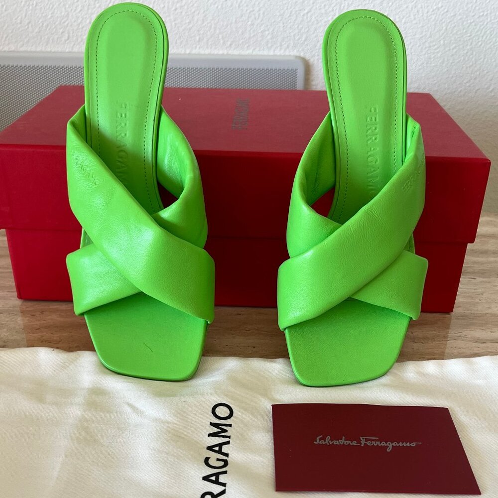 Fun Ferragamo leather sandals - Size 6 - NWT.